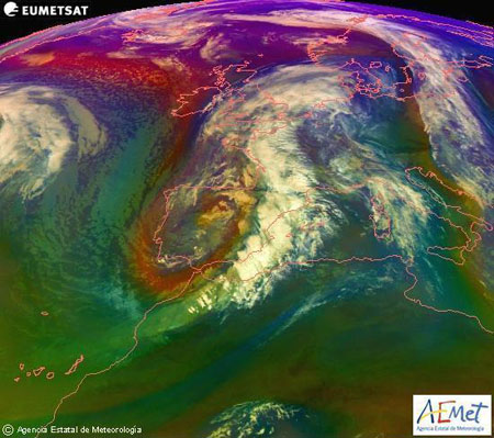 Imagen de AEMET en la que se ve la corriente en chorro que entra (en color rojizo)  procedente del Atlántico y que envuelve a la Península Ibérica. Ese flujo de aire penetra en el Golfo de Cádiz con una virulencia extraordinaria hasta el punto que nos ha 