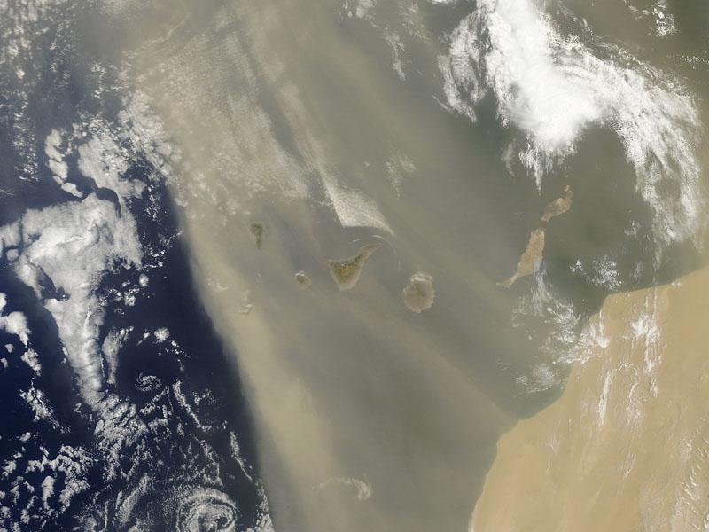 Fotos de satélite tomadas el 25 de junio 2012 sobre las Islas Canarias