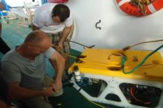 Trabajando en cubierta Campaña Canal de Menorca Agosto 2011 © IEO